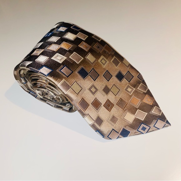 STAFFORD Men’s Necktie Tan/Cream/Blue with Geometric Design Imported 100% Silk. - Picture 1 of 4